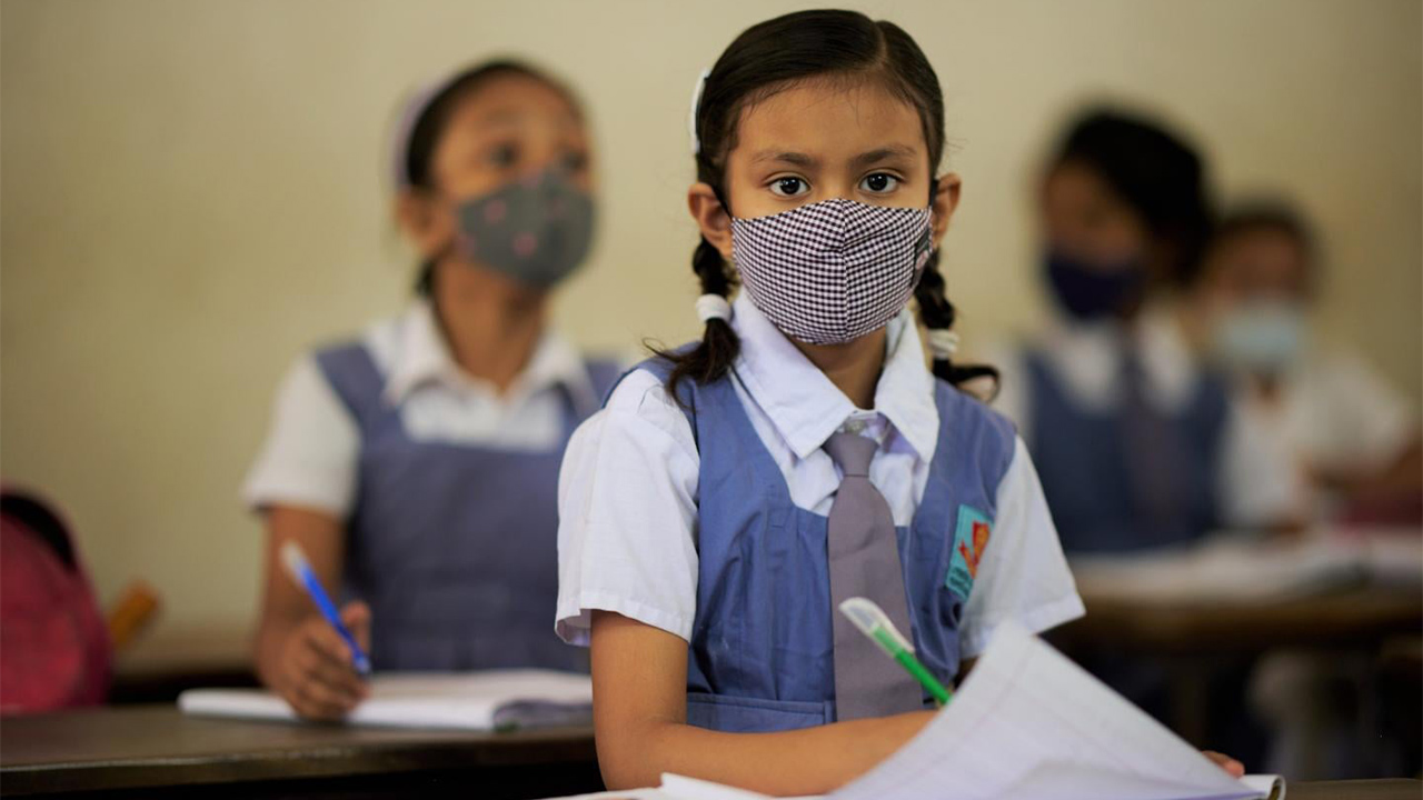 সন্তান স্কুলে ফিরে যেতে যেন স্বাচ্ছন্দ্য বোধ করে সেজন্য মা-বাবা কীভাবে সাহায্য করতে পারে?